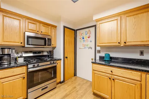 Kitchen - 1212 E 15th St, Ashtabula, OH 44004 photo 3 of 5
