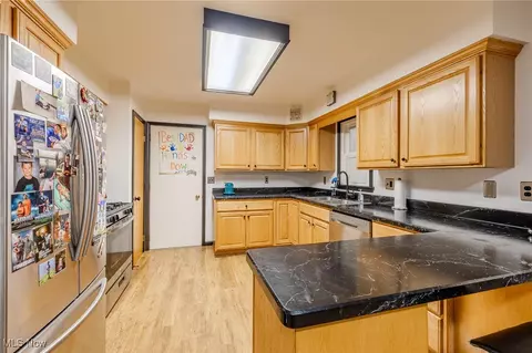 Kitchen - 1212 E 15th St, Ashtabula, OH 44004 photo 2 of 5