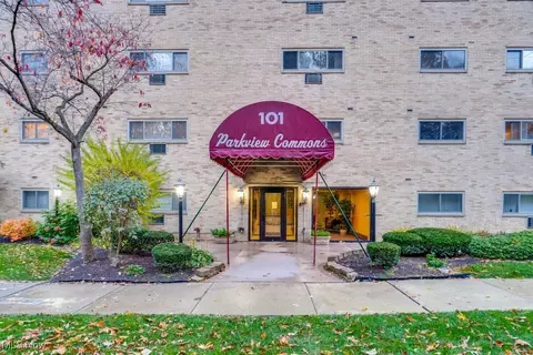 101 S Rocky River Dr #401, Berea, OH 44017
