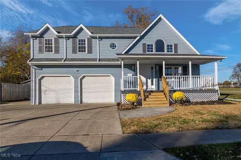 4654 Brookwood Dr, Brooklyn, OH 44144