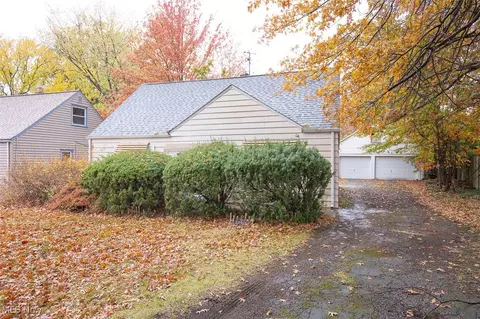23901 Colbourne Rd, Euclid, OH 44123