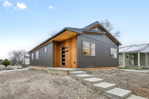 455 S Van Buren Ave, Barberton, OH 44203