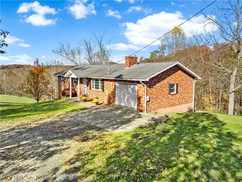 54 Robin Point Dr, Washington, WV 26181