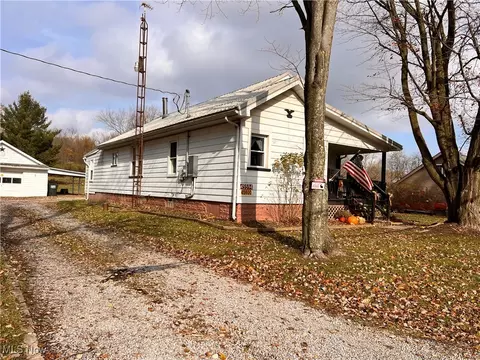 45594 State Route 558, New Waterford, OH 44445