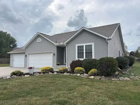 6350 Stoney Ridge Dr, Youngstown, OH 44515
