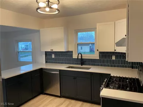 Kitchen - 1101 West Ave, Elyria, OH 44035 photo 2 of 3