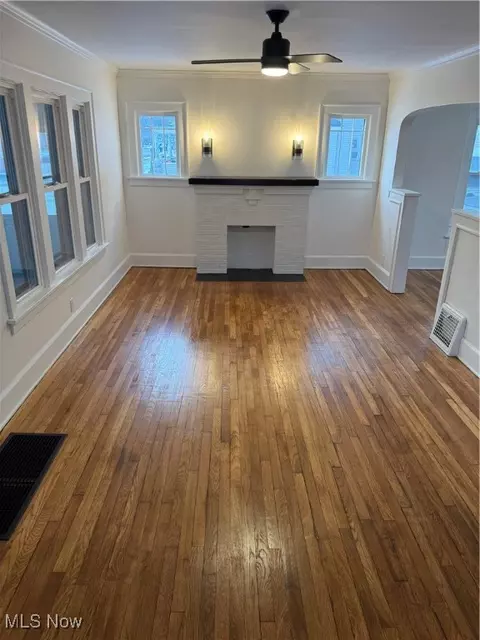 Living - 1101 West Ave, Elyria, OH 44035 photo 3 of 4