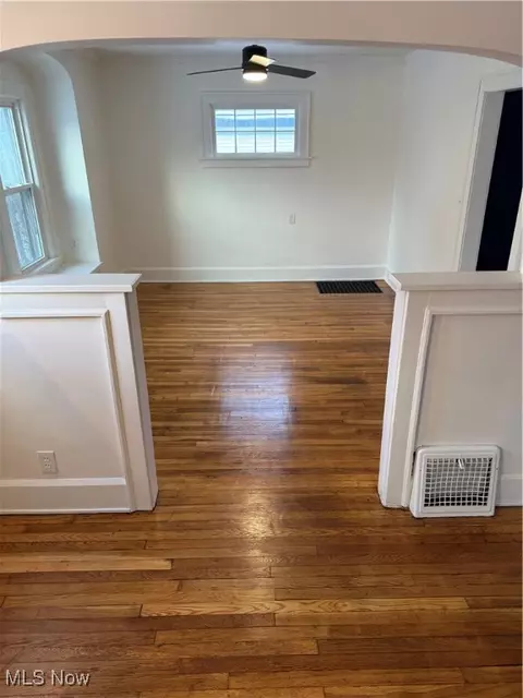 Entry Way - 1101 West Ave, Elyria, OH 44035 photo 2 of 3