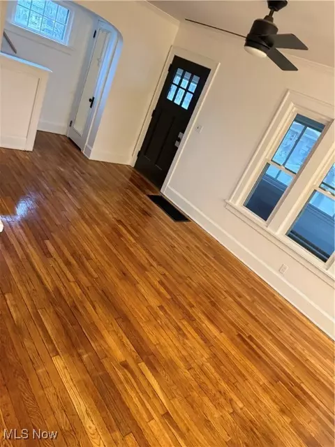 Living - 1101 West Ave, Elyria, OH 44035 photo 2 of 4
