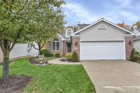 7284 W Baldwin Reserve Dr, Middleburg Heights, OH 44130