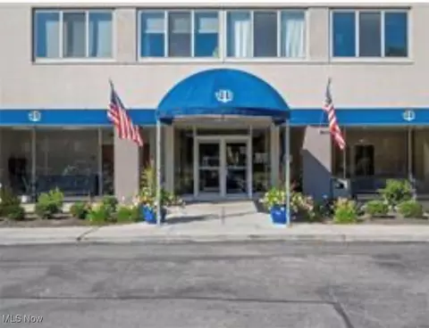 12520 Edgewater Dr #1504, Lakewood, OH 44107