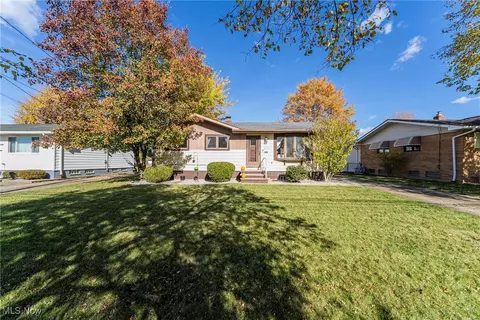 16320 Cynthia Dr, Brook Park, OH 44142