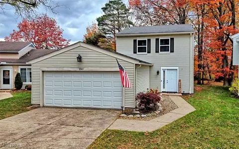 9947 Magnolia Dr #14, Olmsted Falls, OH 44138