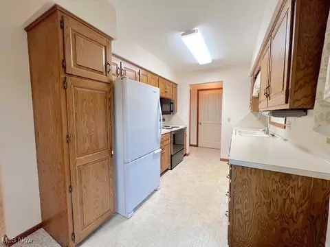 100 Wade Dr, Dover, OH 44622 photo 6
