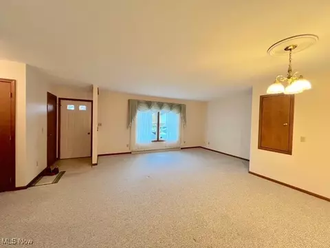 100 Wade Dr, Dover, OH 44622 photo 4