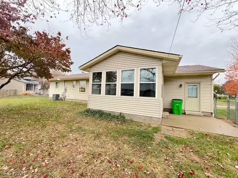 100 Wade Dr, Dover, OH 44622 photo 2