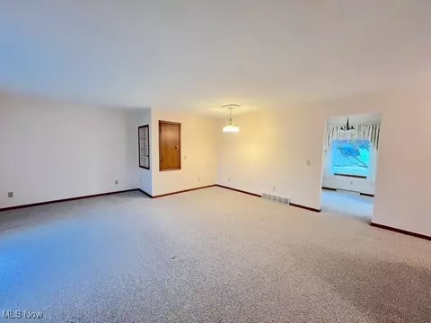 100 Wade Dr, Dover, OH 44622 photo 3