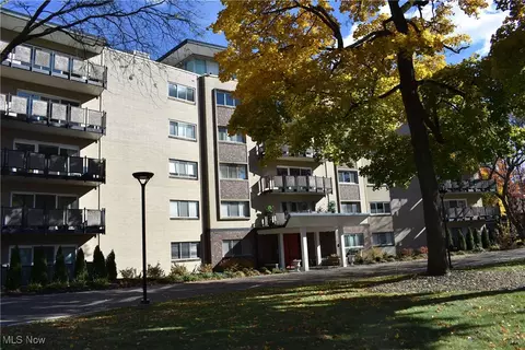 255 N Portage Path #409, Akron, OH 44303