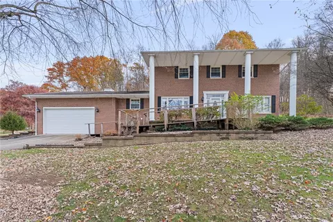 4140 Lace Rd NW, Malvern, OH 44644