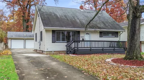 1736 Westwood Dr NW, Warren, OH 44485