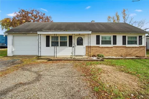 3042 Cypress Dr, Newark, OH 43055