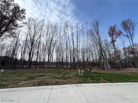 2736 Rocky Ridge Dr, Westlake, OH 44145