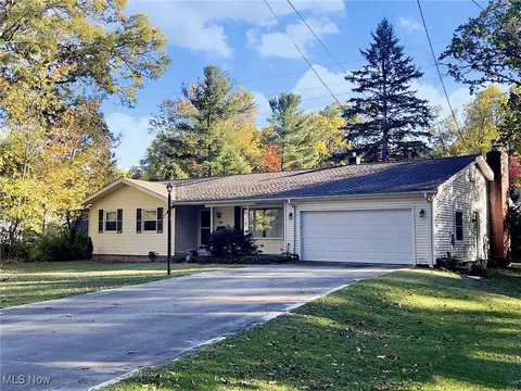 408 Valleyview Dr, Kent, OH 44240