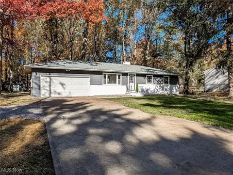 2075 Maplewood Rd, Stow, OH 44224