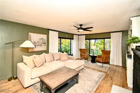268 E Willowview Dr, Akron, OH 44319 photo 7