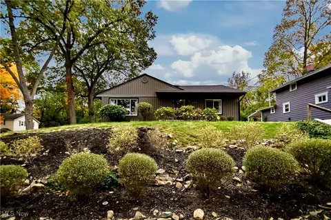 268 E Willowview Dr, Akron, OH 44319 photo 5