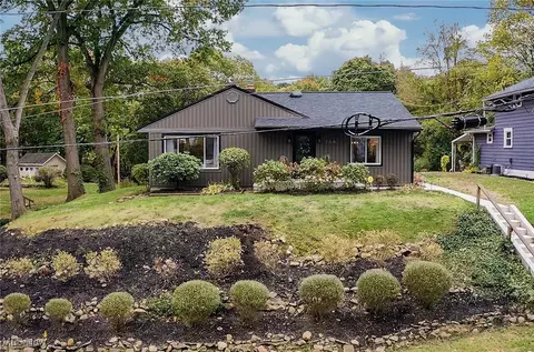 268 E Willowview Dr, Akron, OH 44319 photo 4
