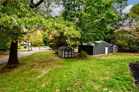 268 E Willowview Dr, Akron, OH 44319 photo 40