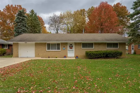 2215 Lynnwood Dr, Stow, OH 44224