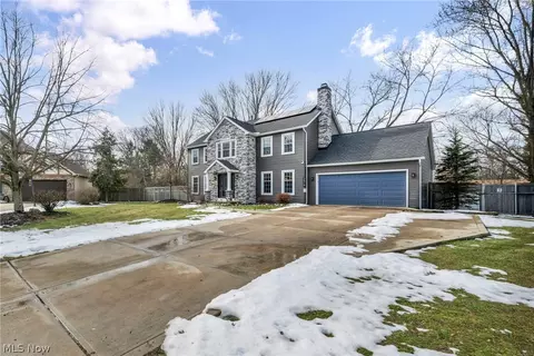2419 Park Pl, Westlake, OH 44145