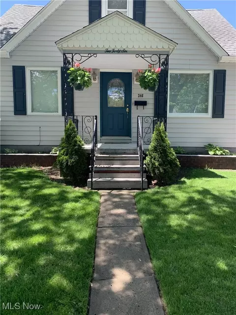 246 29th St NW, Barberton, OH 44203