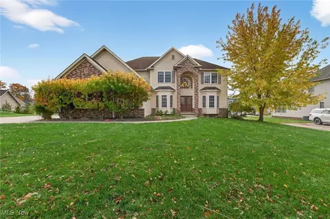 1078 Whispering Woods Dr, Macedonia, OH 44056