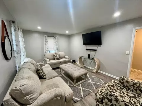 20907 Watson Rd, Maple Heights, OH 44137 photo 5