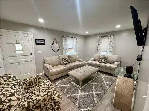 20907 Watson Rd, Maple Heights, OH 44137 photo 6