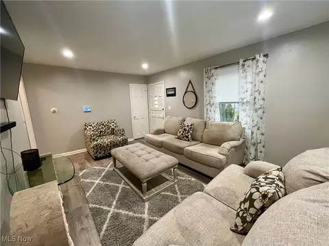 20907 Watson Rd, Maple Heights, OH 44137 photo 4