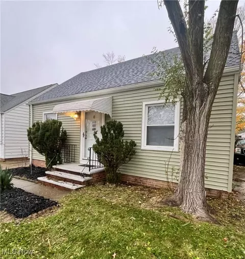20907 Watson Rd, Maple Heights, OH 44137 photo 3