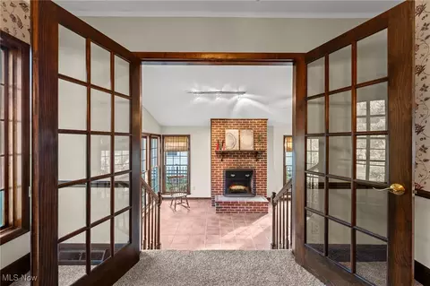 Entry Way - 705 Damon St, Akron, OH 44310 photo 2 of 4