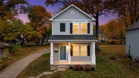 492 Douglas St, Akron, OH 44307