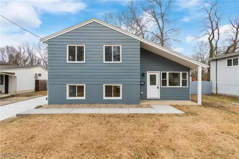 1431 Barcelona Dr, Akron, OH 44313