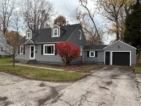 8002 Stockbridge Rd, Mentor, OH 44060
