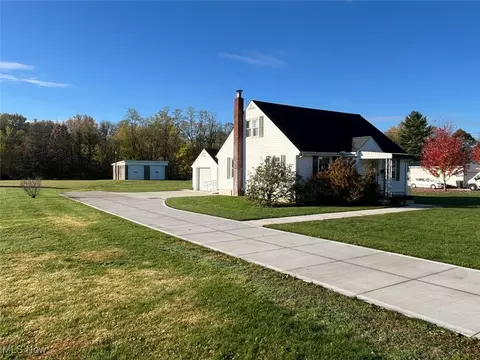6610 Maplebrook Ave NE, East Canton, OH 44730