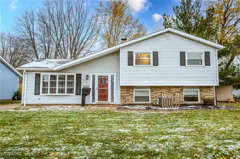 931 Eastlake Dr, Eastlake, OH 44095