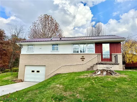 102 Northview Ct, Weirton, WV 26062
