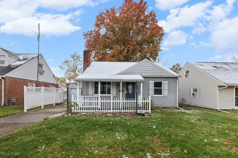 1086 Roseland Ave, Alliance, OH 44601