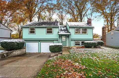 63 Oakhurst Dr, Munroe Falls, OH 44262