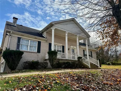 124 Wares Dr, Weirton, WV 26062